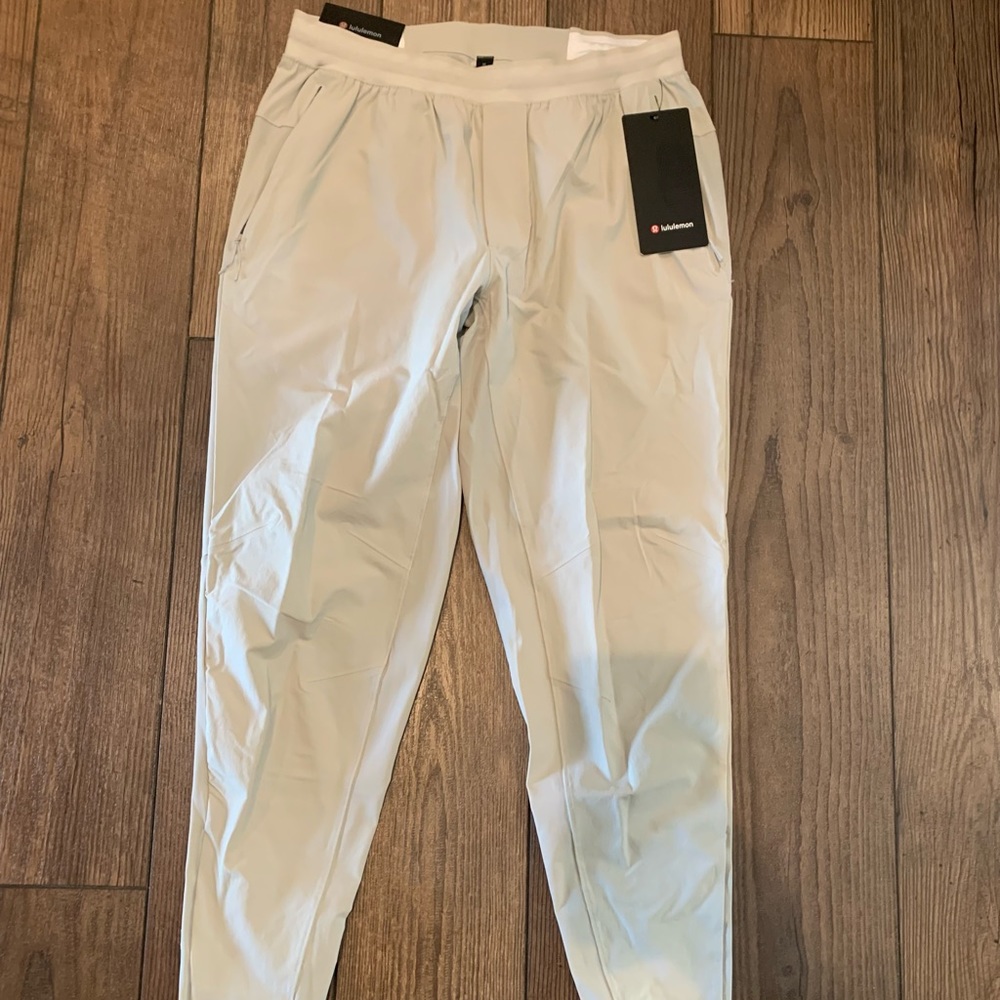 Lululemon | Medium | Silver Sweatpants